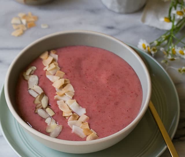 Almond Strawberry Smoothie Bowl