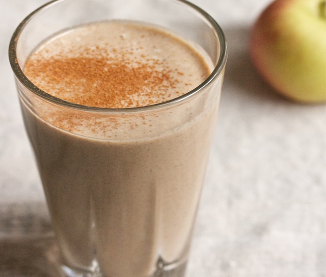 Almond & Apple Cinnamon Smoothie
