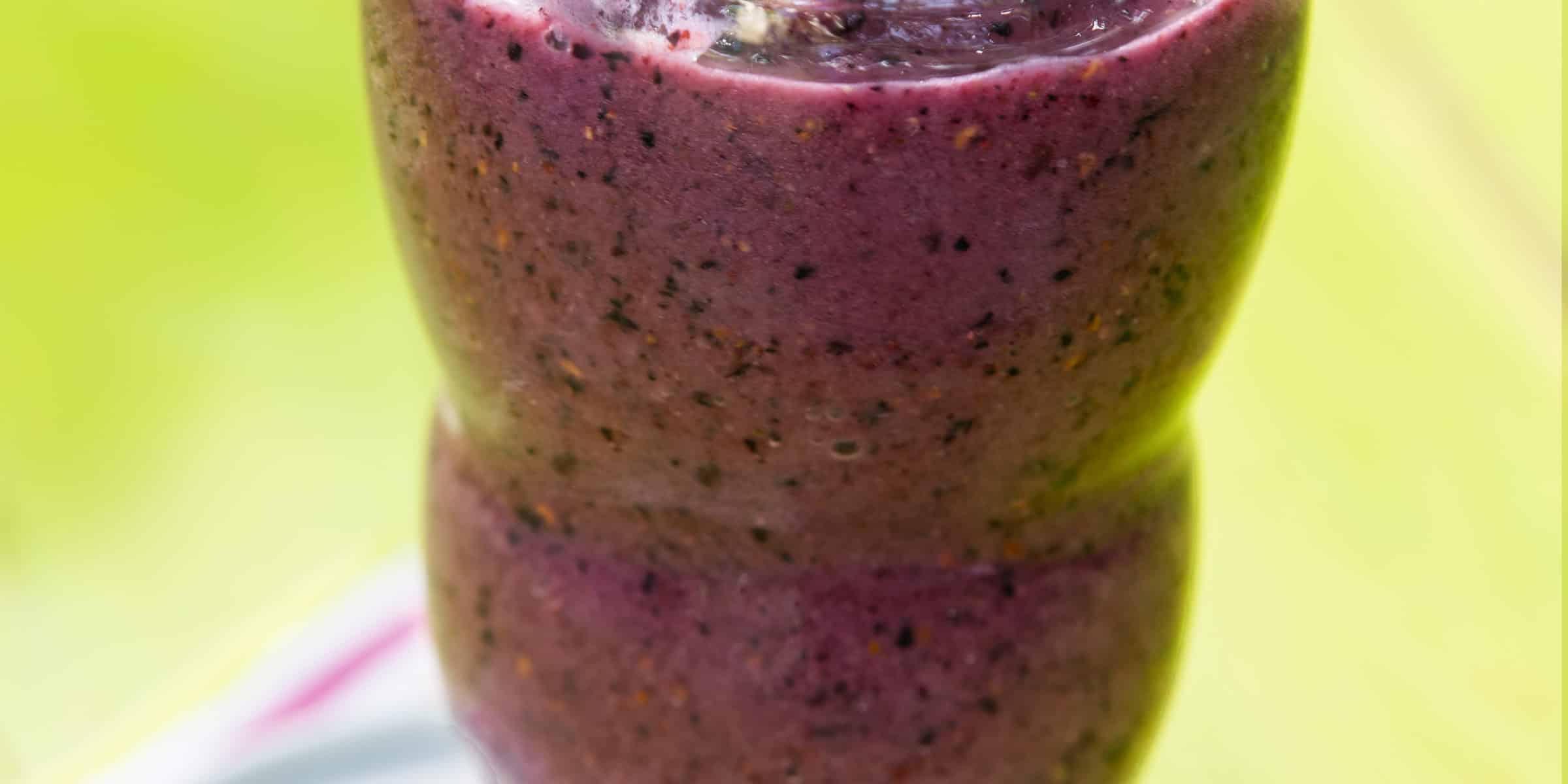 Mixed Berry Smoothie with Almond Milk
