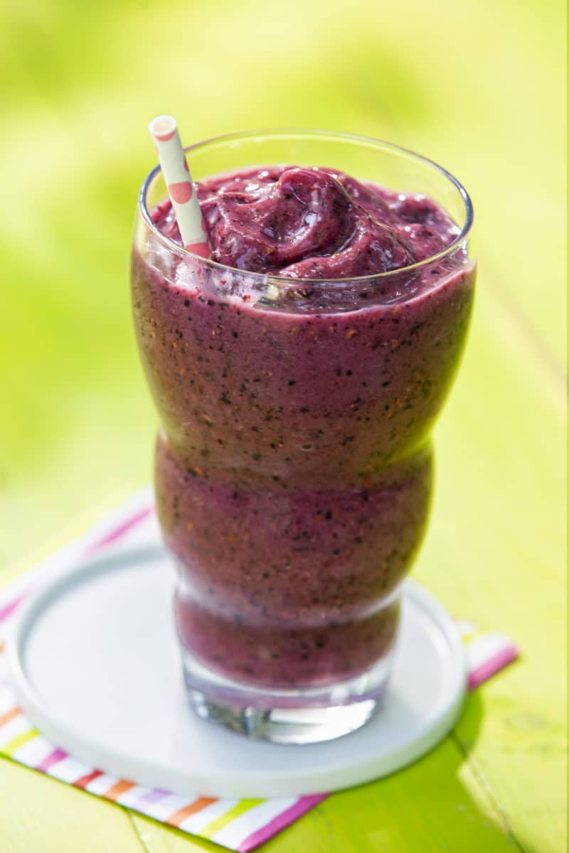 Mixed Berry Smoothie with Almond Milk