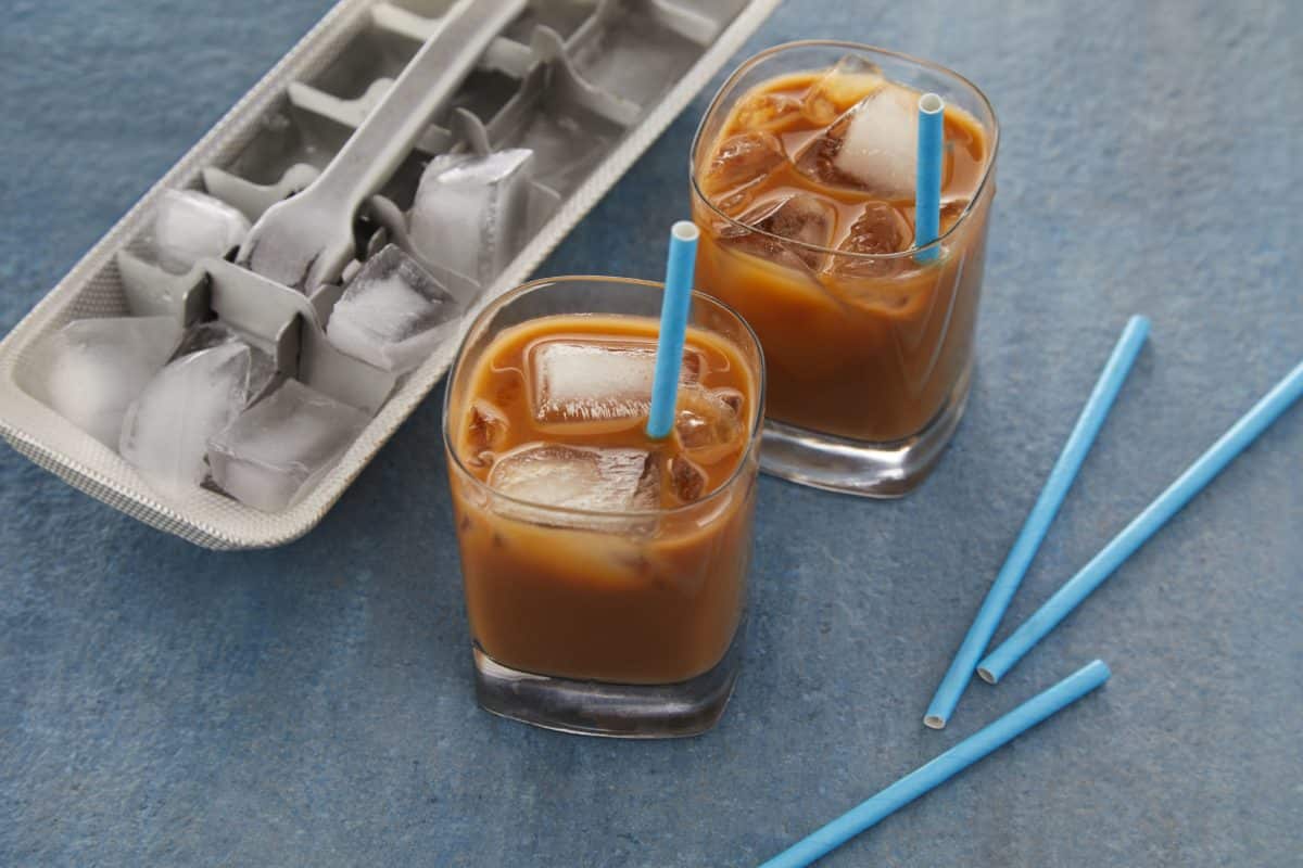 12_Shaken Almondmilk Espresso_FY23 New Recipes_P_22-blu-0153