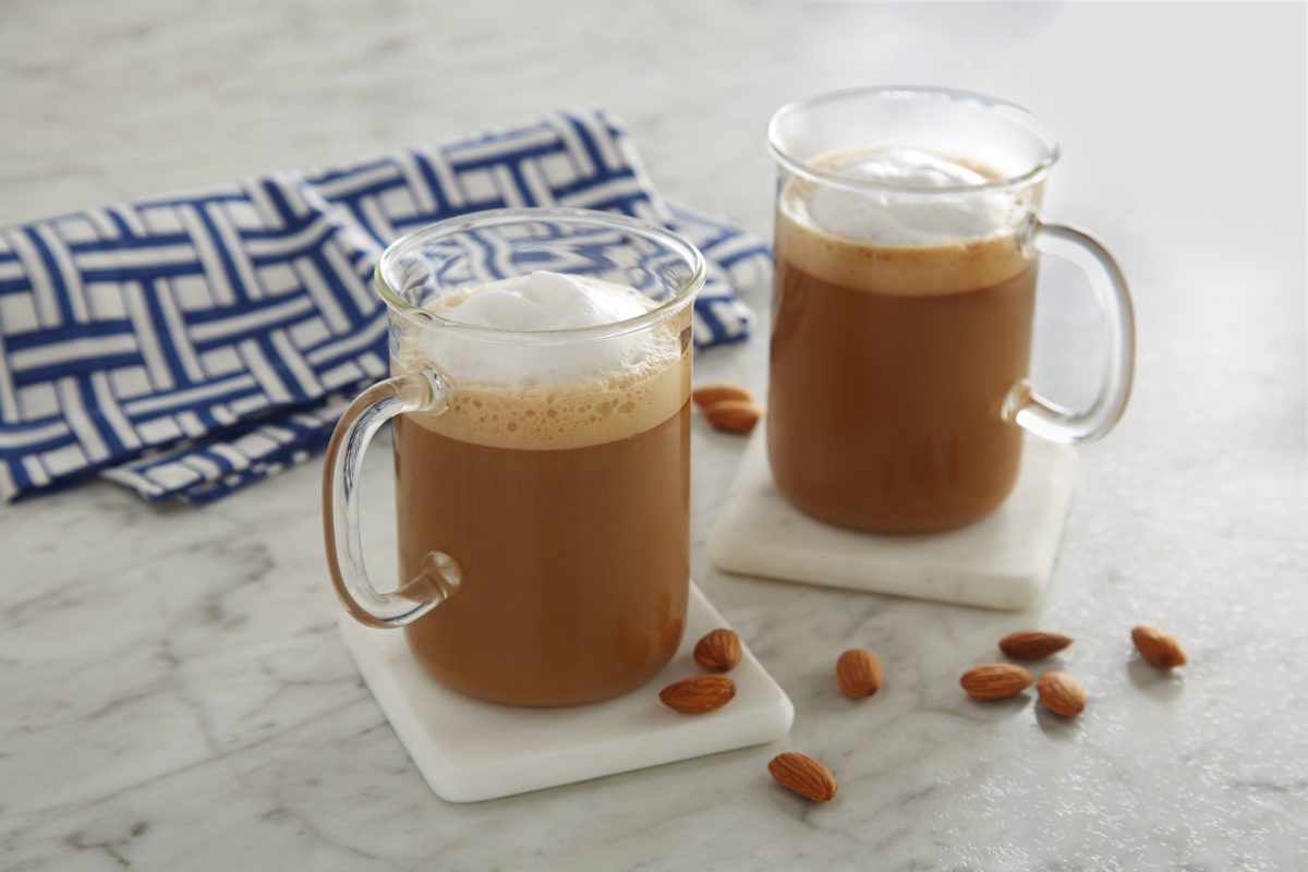 1_Almondmilk Flat White_FY23 New Recipes_P_22-blu-01533