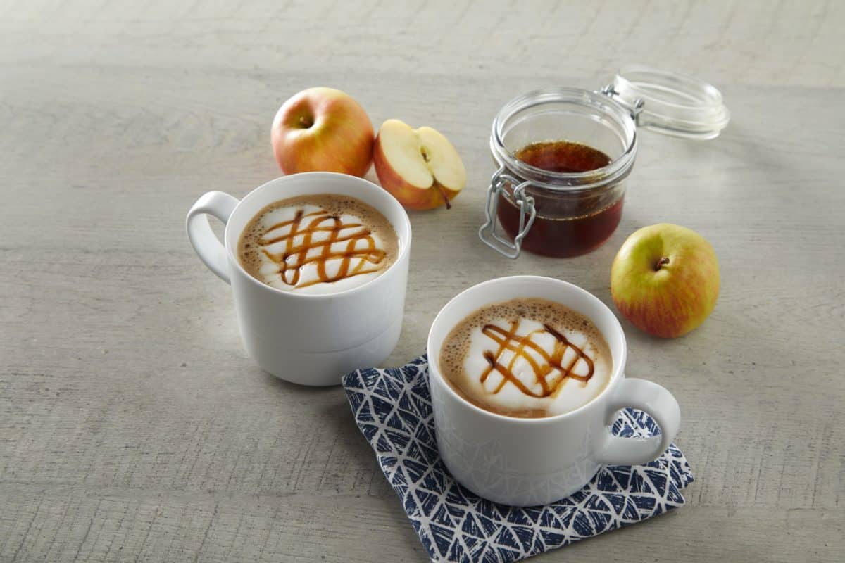 4_Apple Crisp Macchiato_FY23 New Recipes_P_22-blu-0153