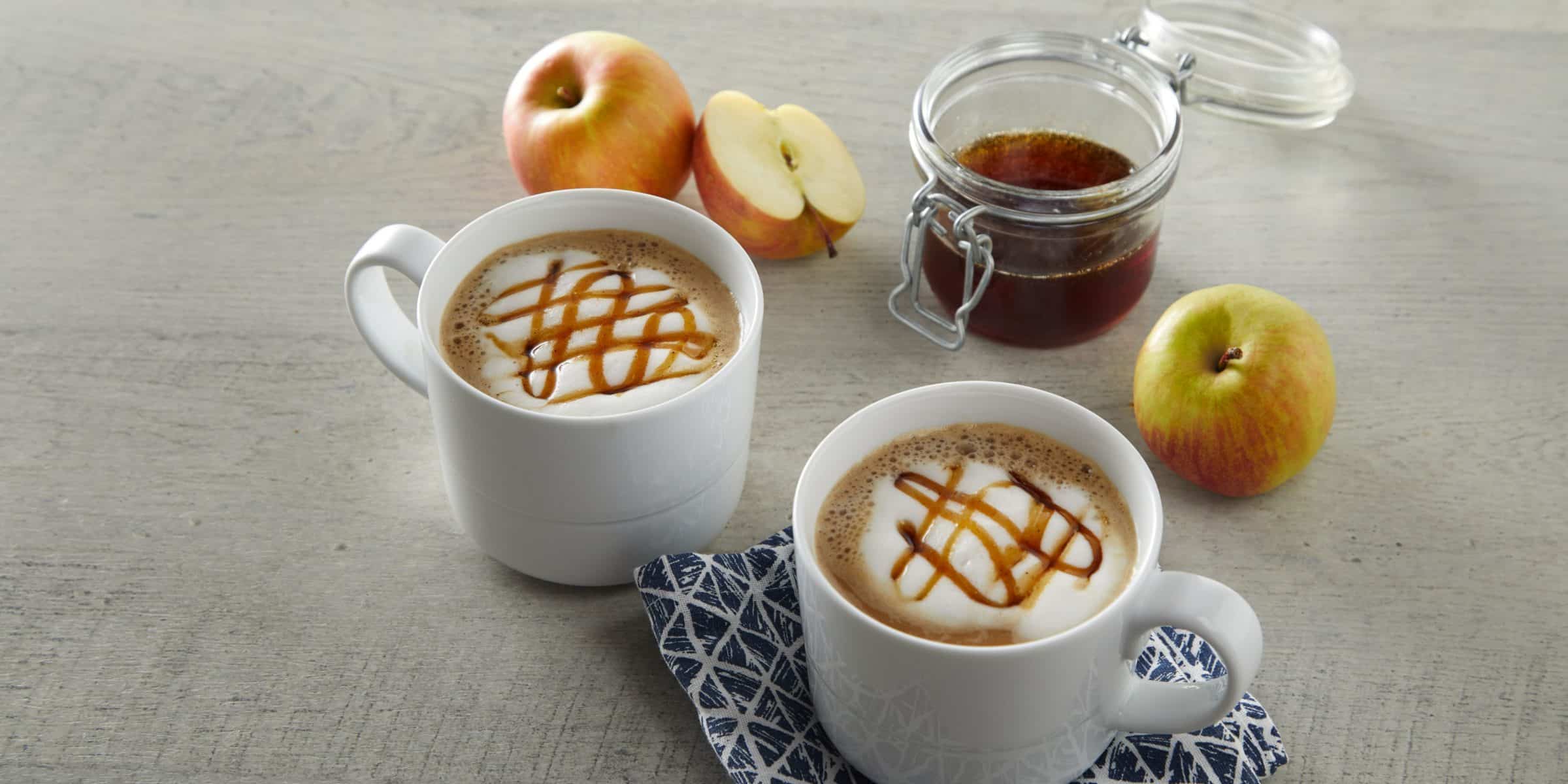 4_Apple Crisp Macchiato_FY23 New Recipes_P_22-blu-0153